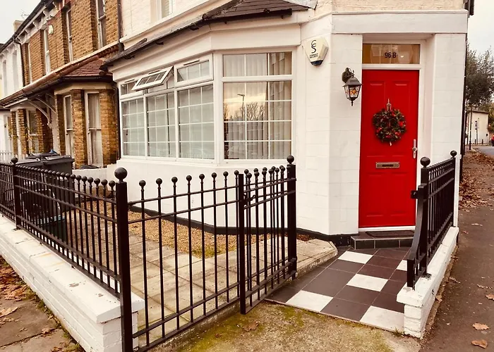 Lovely Entire 1 Bedroom Flat With Patio In Chiswick Superb Location