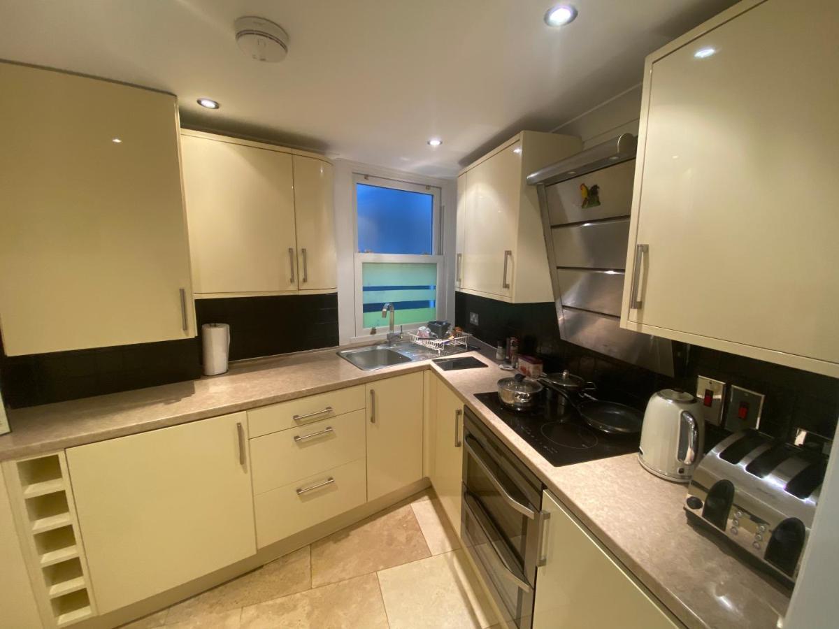 Lovely Entire 1 Bedroom Flat With Patio In Chiswick Superb Location Apartment *